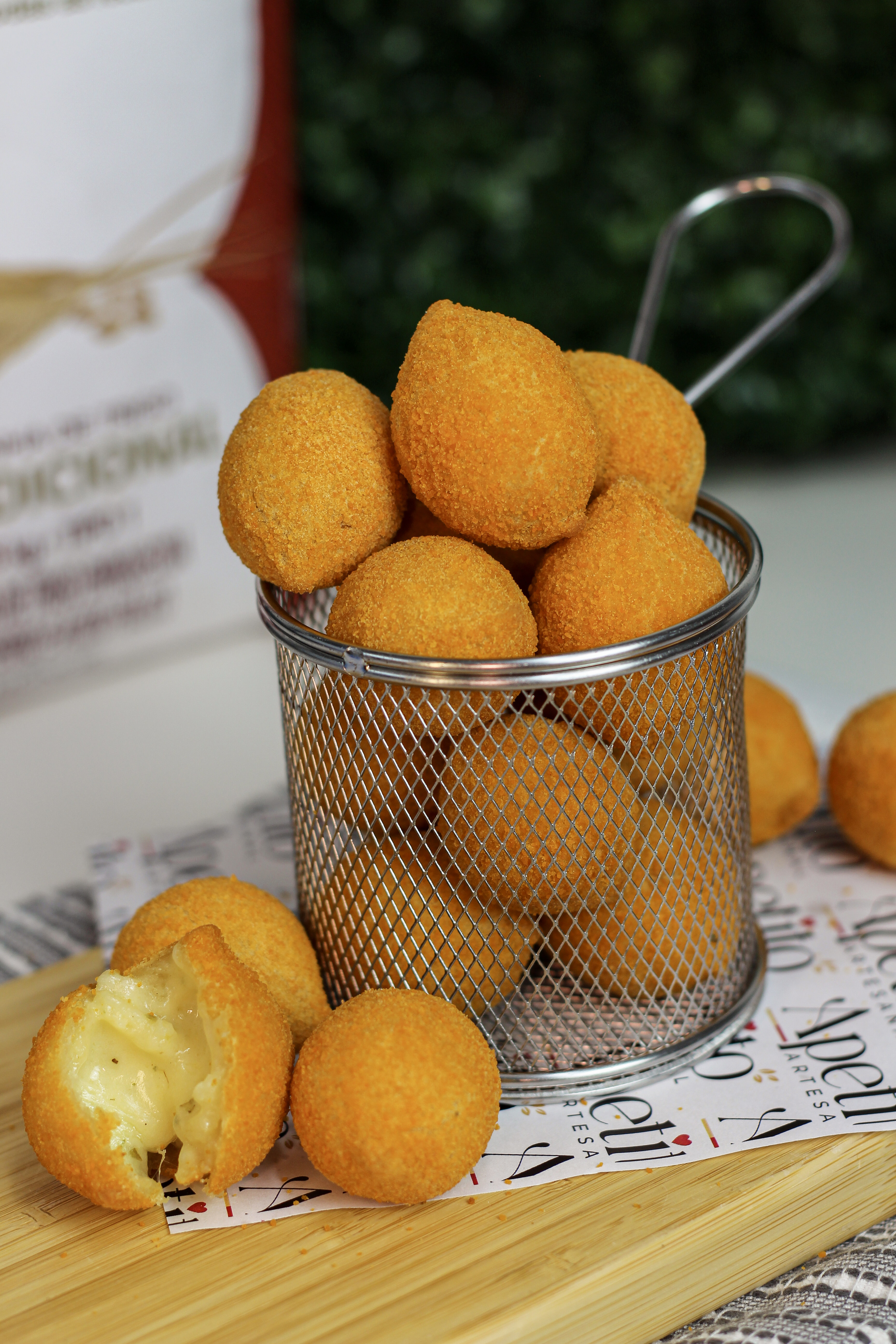 Bolinha de Queijo e Orégano